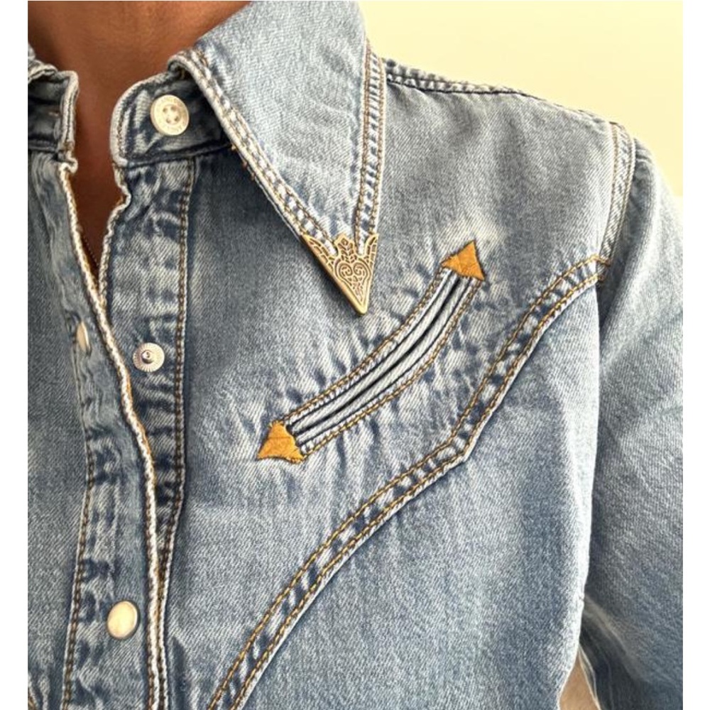 Lainey Wilson X Wrangler Denim Western Shirt - Picture 6 of 11